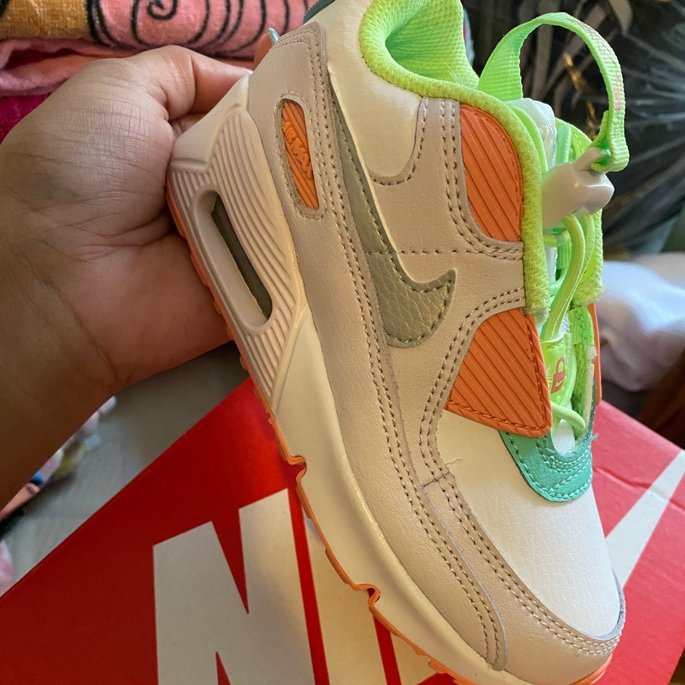 NIKE AIR MAX